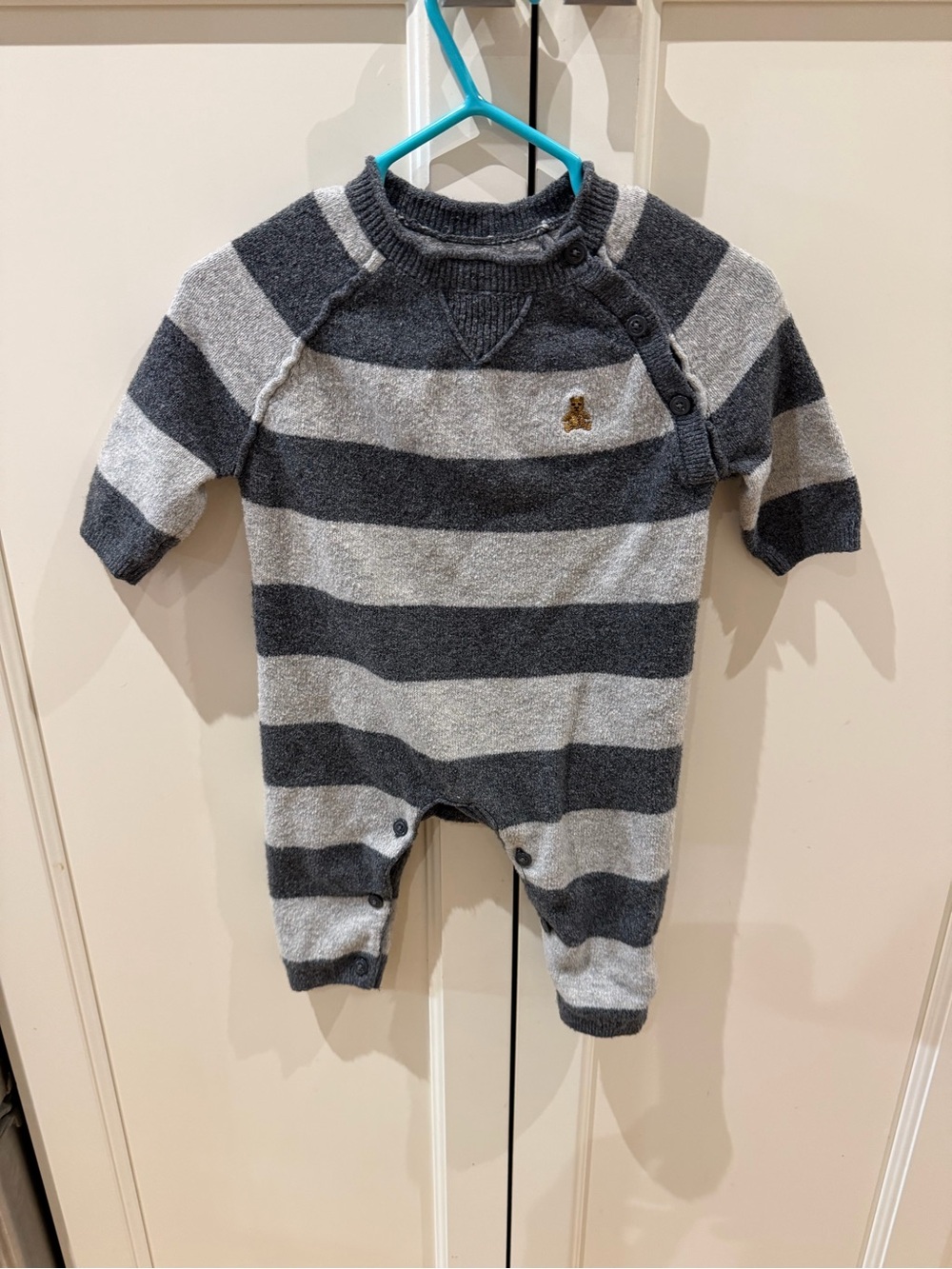GAP 0-3m Striped Gray & Charcoal Knit Footie